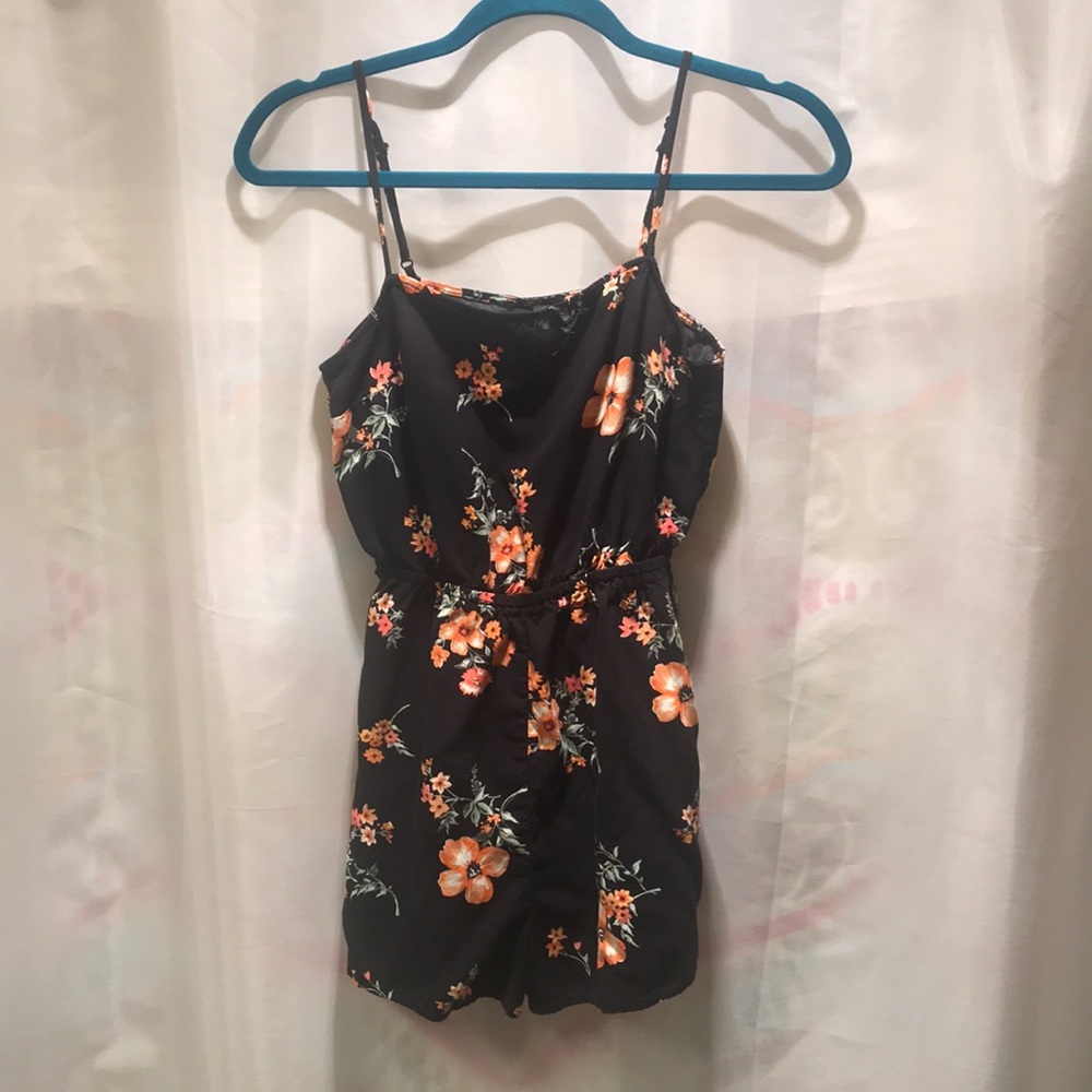 🎉 Floral Shorts Romper Elastic Waist DIVIDED H&M Size 4